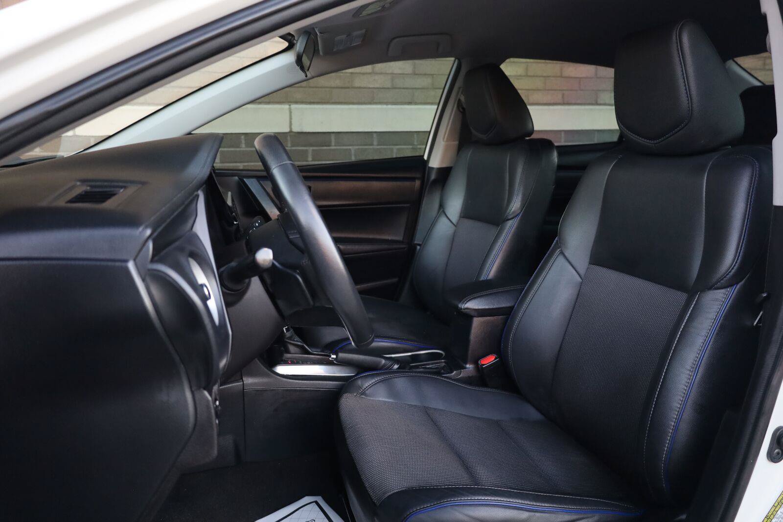 Used 2017 Toyota Corolla SE w/ Body Protection Package FWD image 18