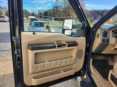 Used 2008 Ford F250 Lariat image 11