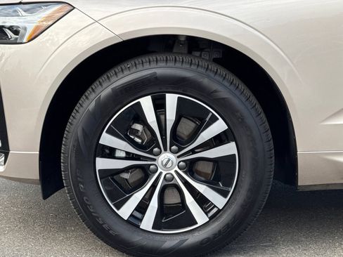 Used 2025 Volvo XC60 B5 Core image 37