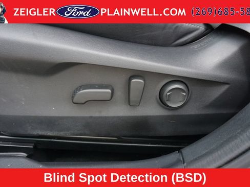 Used 2023 Subaru Outback Premium AWD/4WD image 18