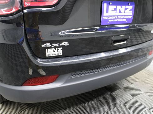 Used 2022 Jeep Compass Latitude w/ Sun and Sound Group AWD/4WD image 43