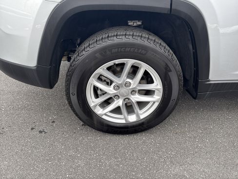 New 2025 Jeep Grand Cherokee Laredo X w/ Luxury Tech Group I image 7