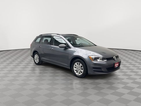 Used 2016 Volkswagen Golf S image 28