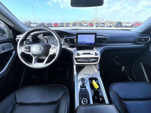 Used 2024 Ford Explorer XLT w/ Equipment Group 202A image 13