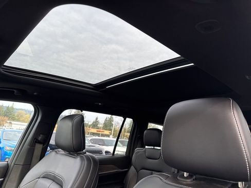 Used 2024 Jeep Grand Cherokee L Limited w/ Luxury Tech Group II image 12