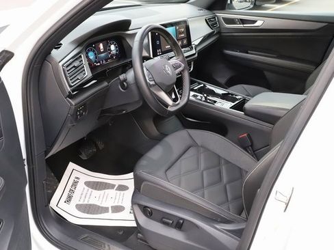 Used 2025 Volkswagen Atlas Cross Sport SE image 13