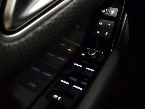 Used 2019 Land Rover Range Rover Velar S AWD/4WD image 20