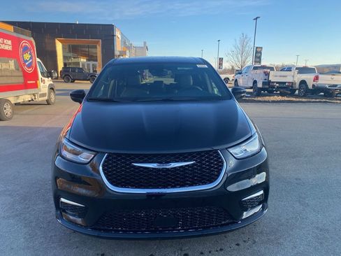 New 2026 Chrysler Pacifica Select image 5