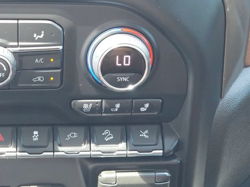 Used 2022 Chevrolet Silverado 2500 High Country w/ Technology Package AWD/4WD image 18