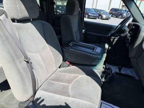 Used 2004 Chevrolet Silverado 1500 LS AWD/4WD image 28