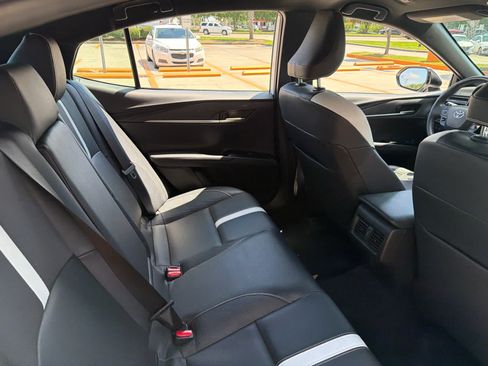 Used 2025 Toyota Camry SE FWD image 25