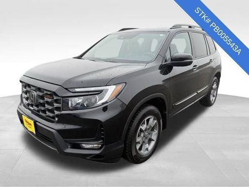 Used 2023 Honda Passport TrailSport image 3