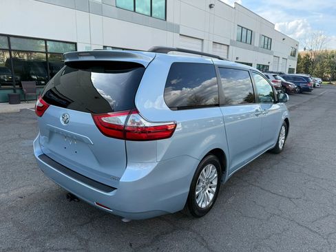 Used 2015 Toyota Sienna XLE image 4