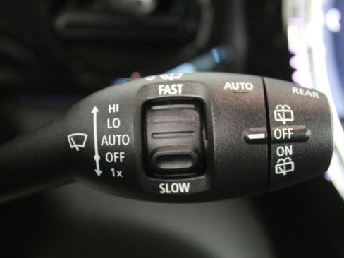 Used 2023 MINI Cooper 2-Door Hardtop w/ Signature Upholstery Package image 32