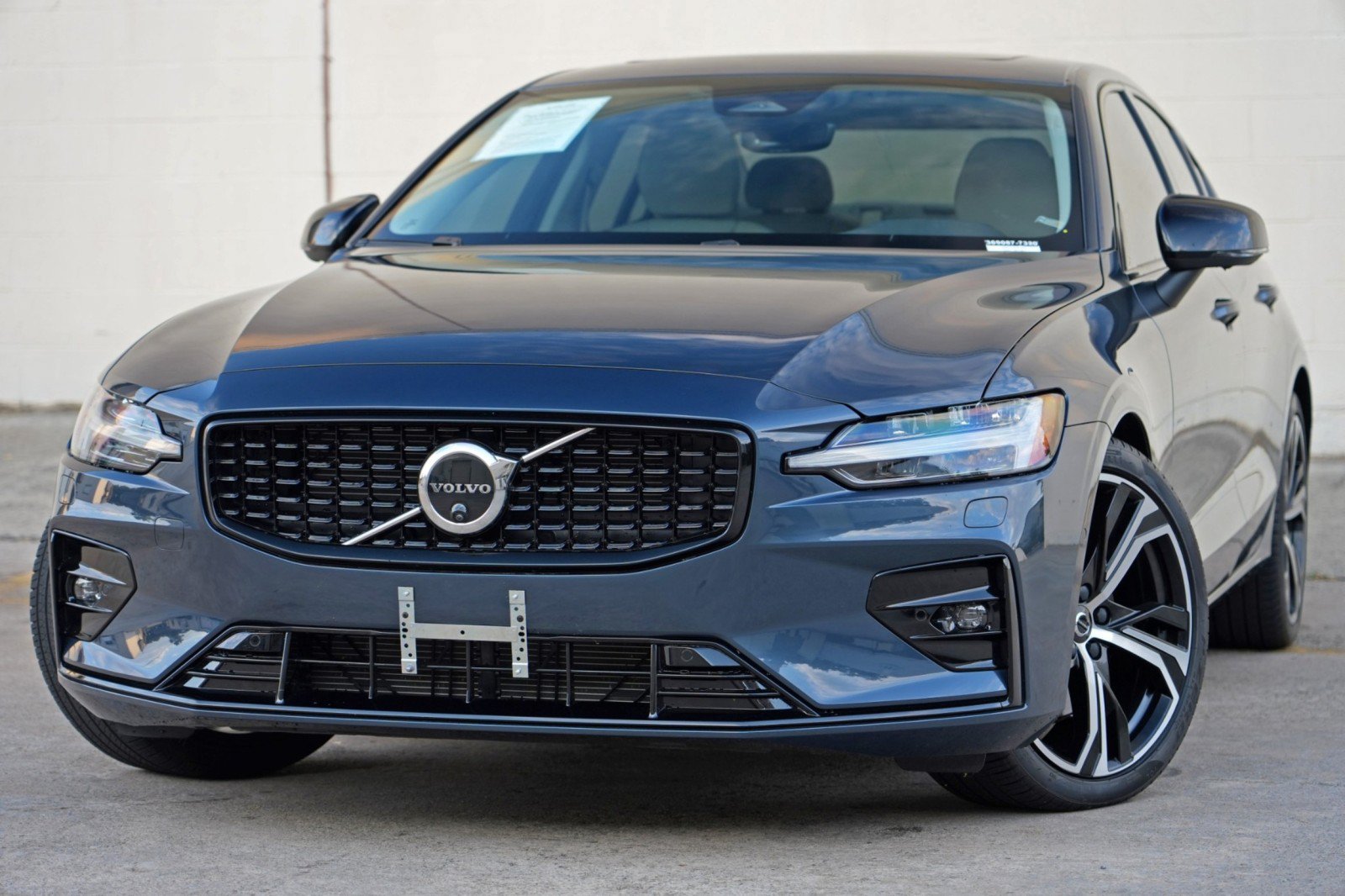 Used 2025 Volvo S60 B5 Plus w/ Climate Package FWD image 3