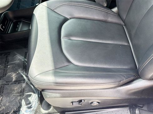 Used 2025 Chrysler Pacifica Select FWD image 19