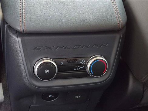 Used 2025 Ford Explorer Active w/ Active Comfort Package RWD image 16