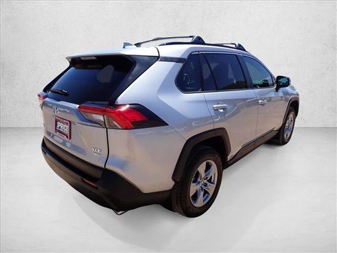 Used 2025 Toyota RAV4 XLE AWD/4WD image 4
