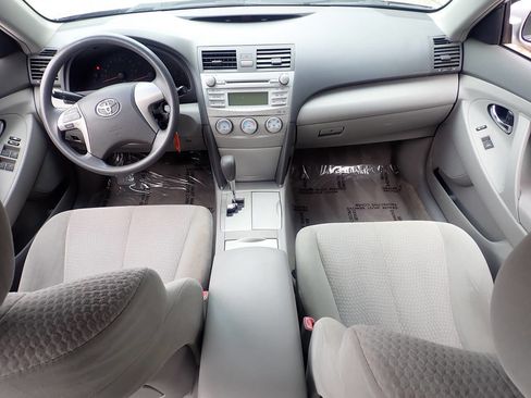 Used 2010 Toyota Camry LE image 11