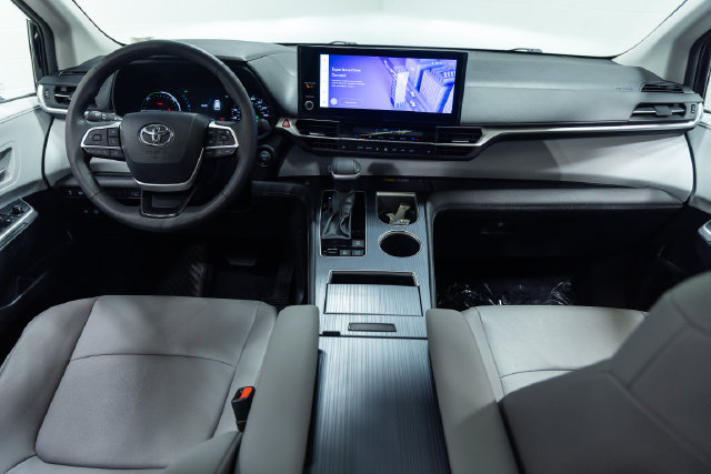 Used 2026 Toyota Sienna XLE FWD image 21