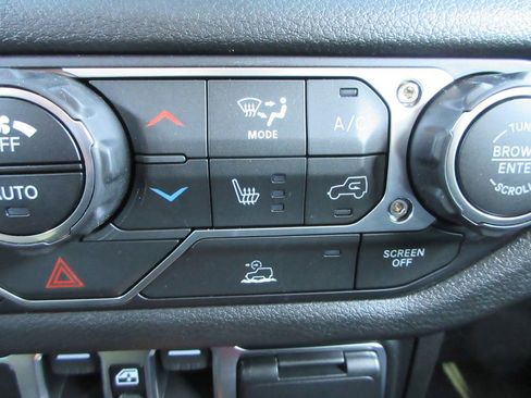 Used 2025 Jeep Wrangler Sport S image 34