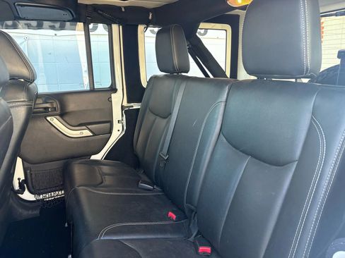 Used 2016 Jeep Wrangler Unlimited Sahara w/ Dual Top Group image 10