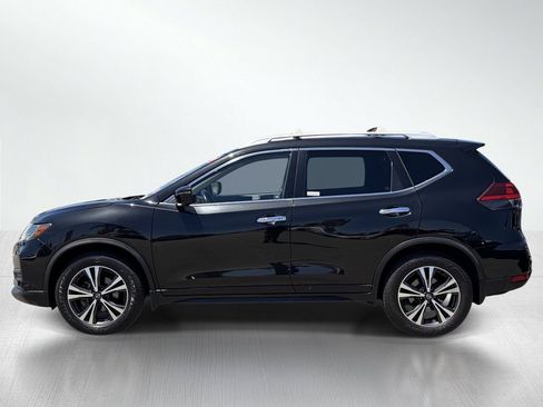 Used 2019 Nissan Rogue SV w/ Premium Package FWD image 2