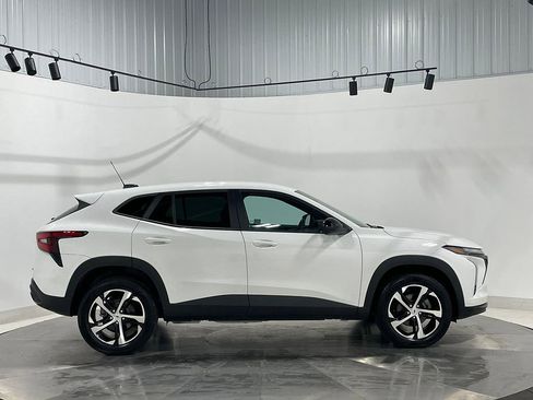 Used 2024 Chevrolet Trax RS FWD image 10