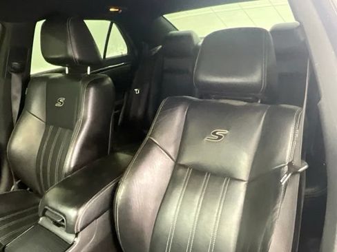 Used 2019 Chrysler 300 S RWD image 4