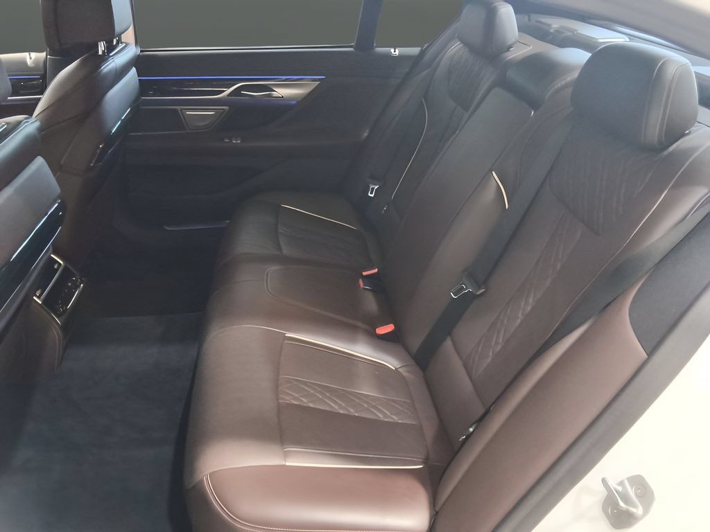 Used 2021 BMW 750i xDrive w/ Executive Package AWD/4WD image 32