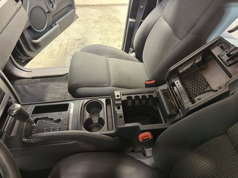 Used 2008 Jeep Commander Sport AWD/4WD image 19