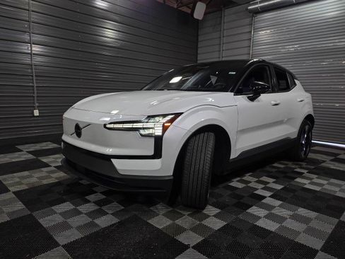 Used 2025 Volvo EX30 Plus image 36