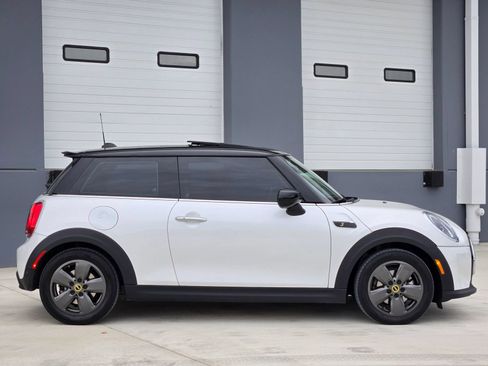 Used 2024 MINI Cooper SE FWD image 9