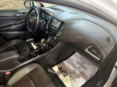 Used 2018 Chevrolet Cruze Premier FWD image 28