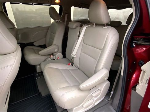 Used 2020 Toyota Sienna XLE w/ XLE Navigation Package image 20