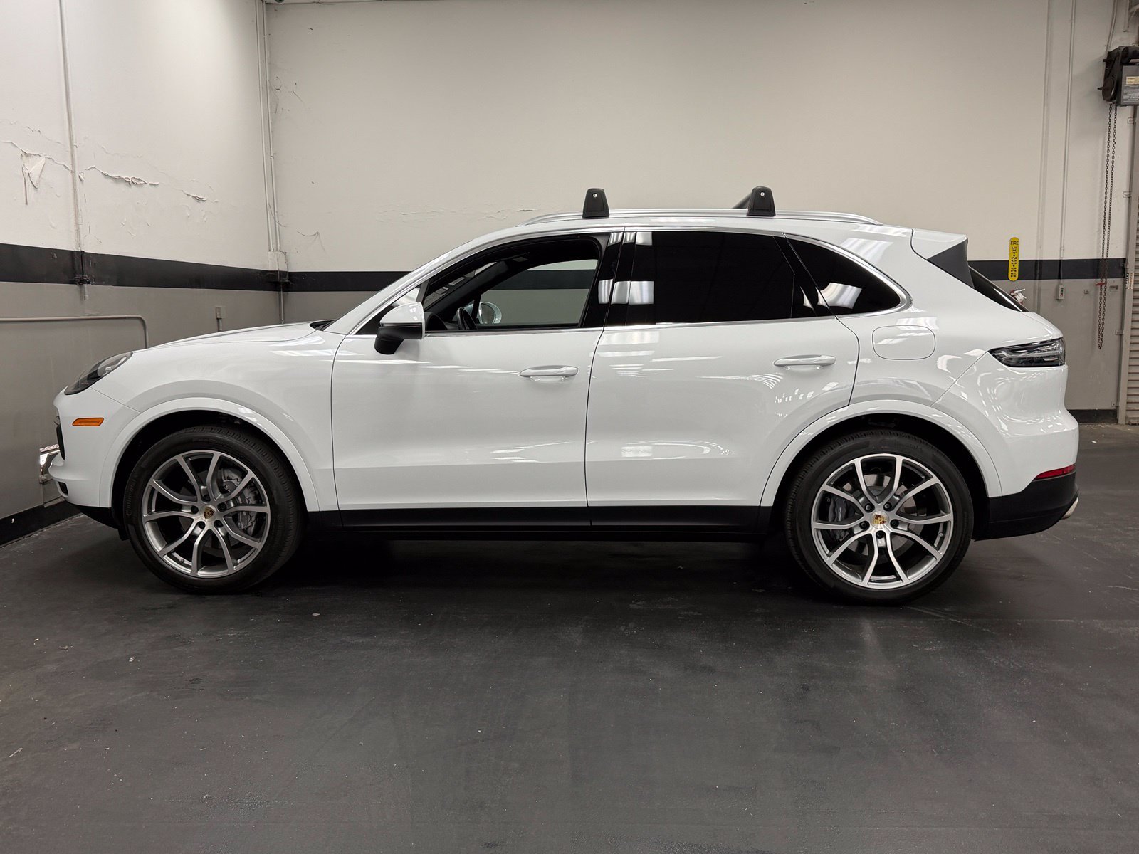 Used 2022 Porsche Cayenne E-Hybrid w/ Premium Package AWD/4WD image 9