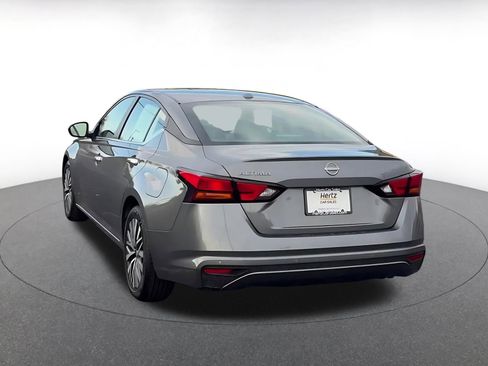 Used 2025 Nissan Altima 2.5 SV image 11