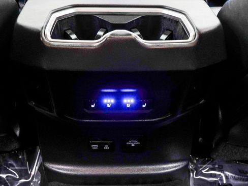 Used 2022 Toyota Tundra Platinum image 18