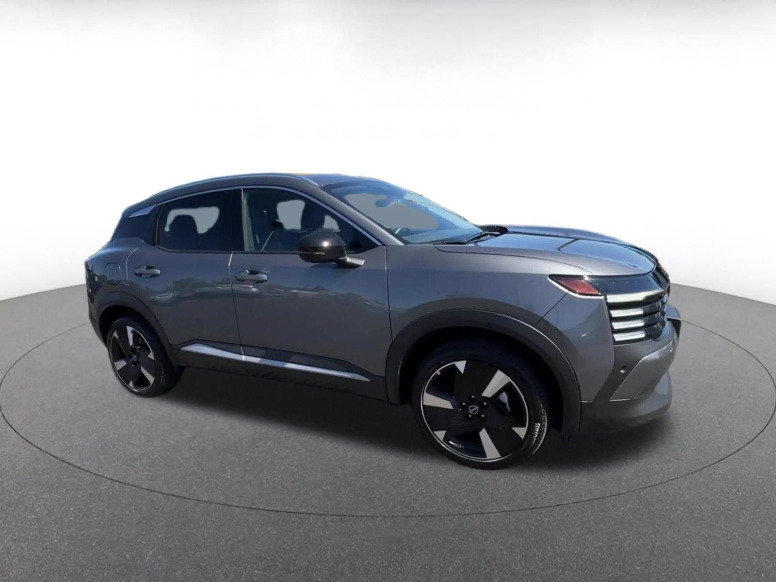 Used 2026 Nissan Kicks SR AWD/4WD image 2