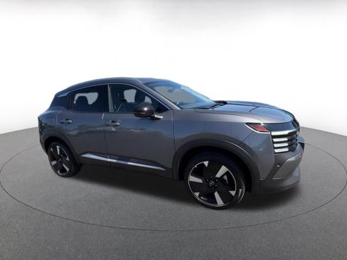 Used 2026 Nissan Kicks SR AWD/4WD image 2