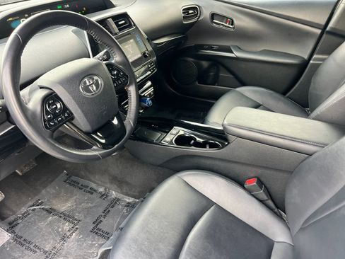 Used 2019 Toyota Prius XLE image 11