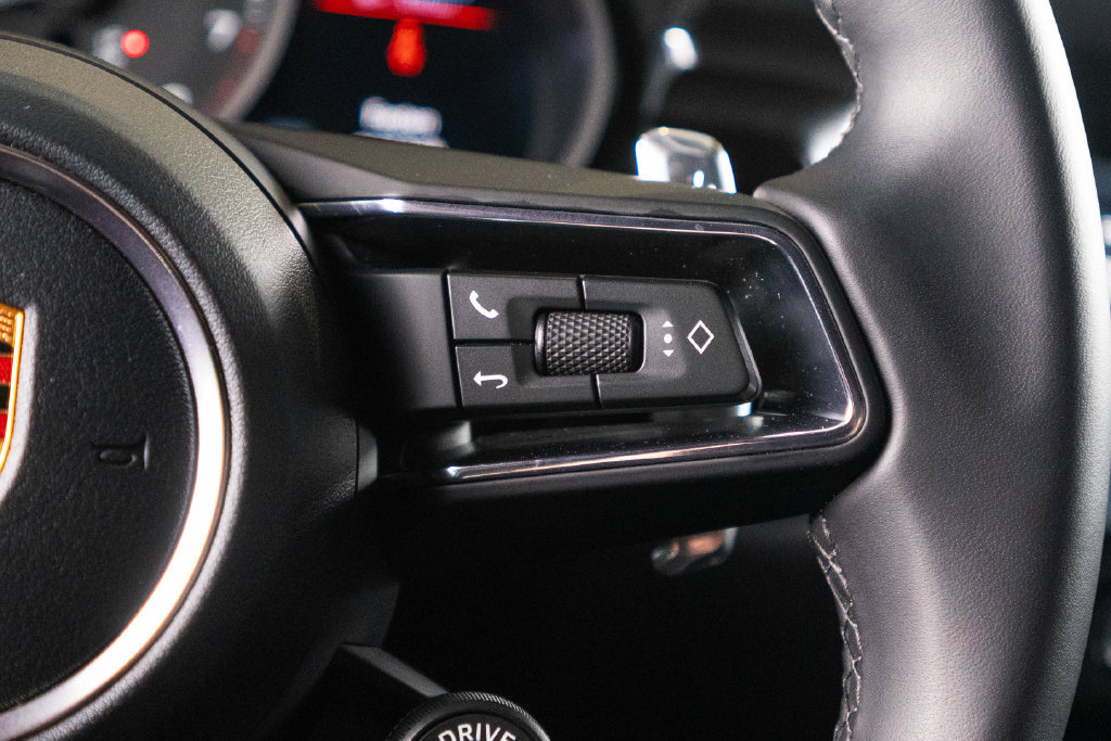 Certified 2026 Porsche Macan AWD/4WD image 33