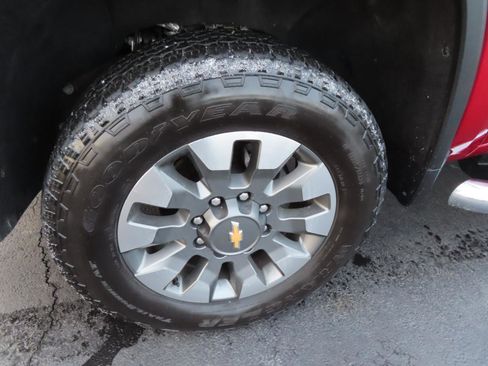 Used 2024 Chevrolet Silverado 2500 LT AWD/4WD image 11
