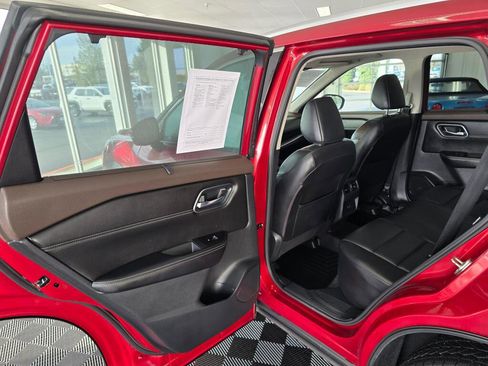 Used 2021 Nissan Rogue SV w/ Premium Package image 37