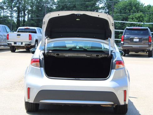 Used 2021 Toyota Corolla LE image 14