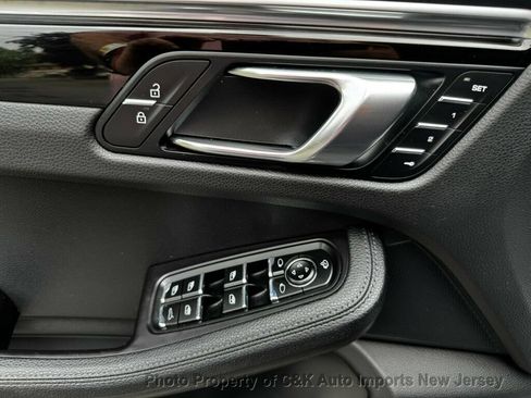 Used 2022 Porsche Macan AWD/4WD image 24