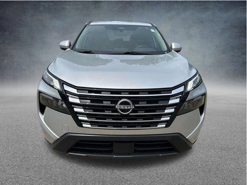 Used 2025 Nissan Rogue SV FWD image 2