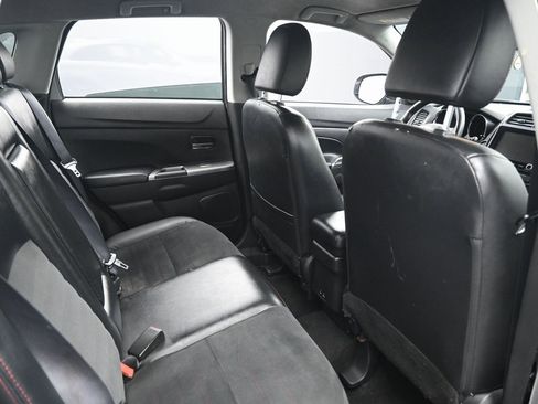 Used 2023 Mitsubishi Outlander Sport SE image 32