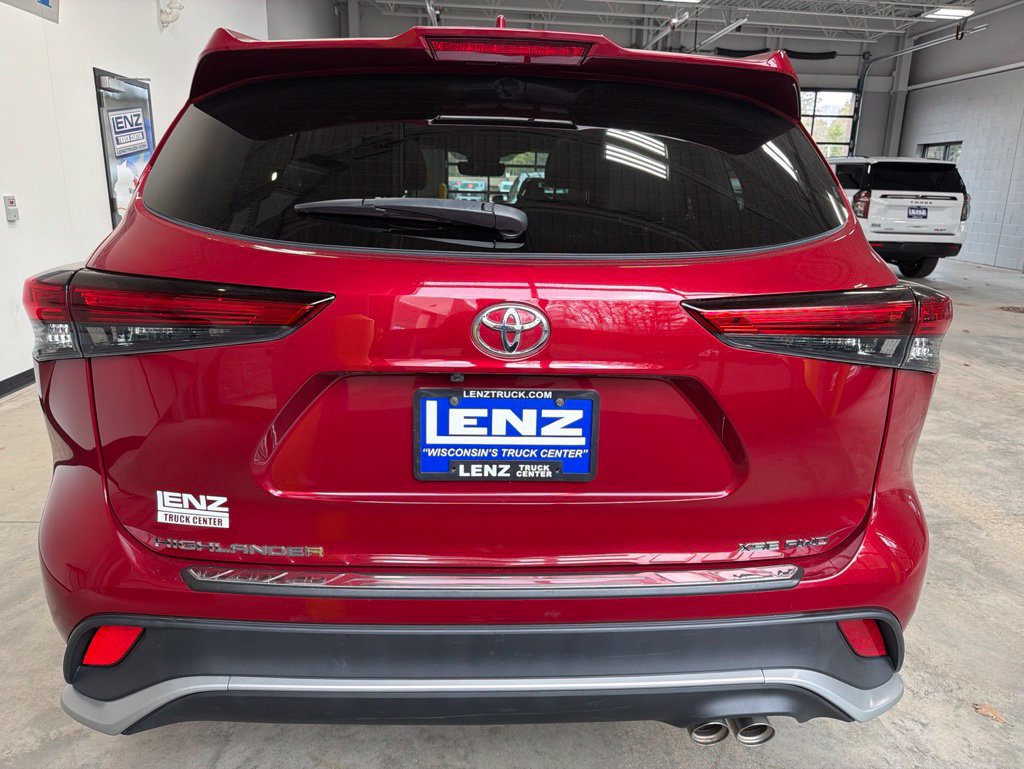 Used 2023 Toyota Highlander XSE AWD/4WD image 6