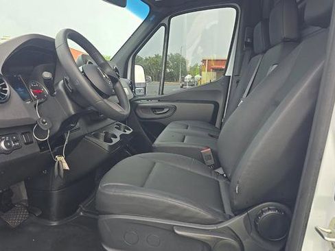 Used 2025 Mercedes-Benz Sprinter 2500 image 5